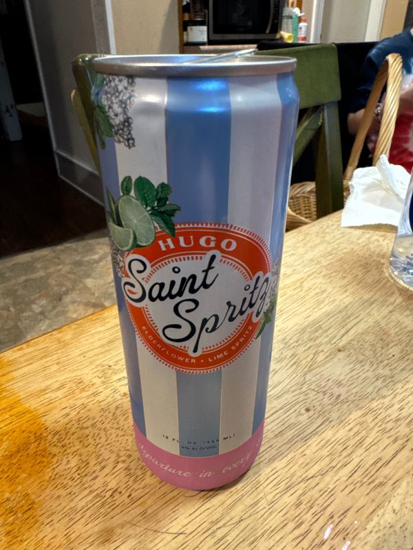 Hugo Saint Spritz can on a table